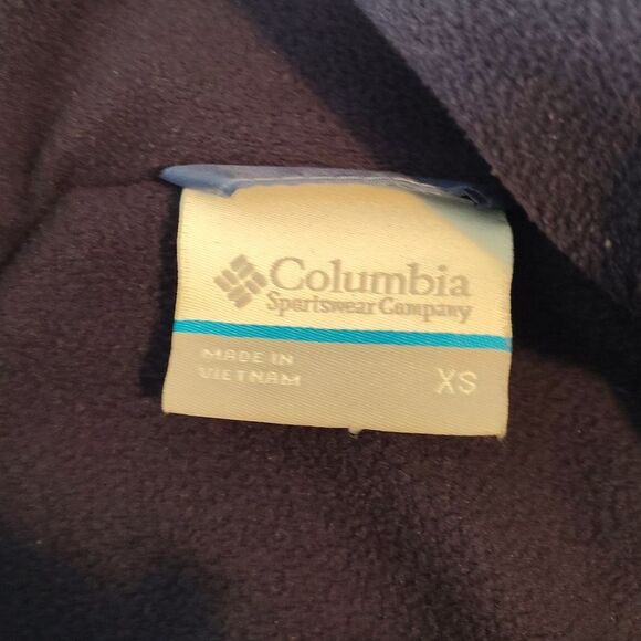 Columbia Jacket Bundle – 2 Sizes – Outdoor Gear for the Whole Family - Picture 9 of 11